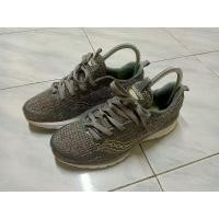 ราคา รองเท้าผ้าใบยี่ห้อ saucony ไซต์ 38 (12958035606)