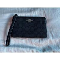 ราคา coach แท้มือสอง กระเป๋าเงิน coach สีดำ สภาพดีของแท้ขายถูก ลายผ้าหายาก (9699629433)