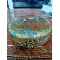ราคา กล่องแกะลายทองเหลืองลงสีทรงกลมเก่า (10298000750)