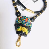 ราคา สร้อยกะลาทองเลเซอร์ แต่งไม้งิ้วดำ เศียรช้างเรซิน พร้อมสปริงก้ามปู (2320995690)