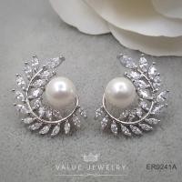 ราคา ต่างหูแป้น ฝังคริสตัลทรงมาคี ประดับไข่มุก ลายใบมะกอก Olive ขนาดใหญ่ เงินแท้ ตุ้มหู เครื่องประดับ ER0241 ValueJewelry (1860256663)