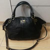 ราคา กระเป๋าโค้ชCoach ของแท้ 14นิ้ว สภาพดีอะไหล่สีทองเหลือง หนังนิ่มสีดำ (2413770472)