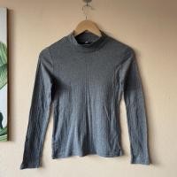 ราคา Uniqlo Kids Size 150 เสื้อยืดแขนยาวเด็กผ้าร่องสีเทา (17691385271)