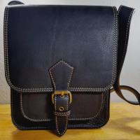 ราคา กระเป๋าสะพายข้างชาย หนังวัวแท้100% แนว วินเทจ สะพายไหล่ ขนาดเล็กระทัดรัด หนังชามัวร์ (6818677141)