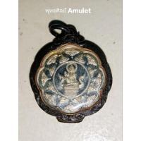 ราคา เหรียญหลักเมือง สุริยันต์จันทราองค์พ่อจตุคามรามเทพ ตักศิลาพุทธาคม ขุนพันธรักษ์ราชเดช พุทธาคมเขาอ้อ จ พัทลุง ปี 2549 (18553326355)