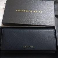 ราคา กระเป๋าตังค์ใบยาว charles&keith แท้ (7249742780)