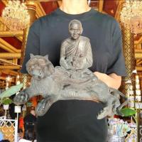 ราคา หลวงพ่อเปิ่น ประทับบนหลังพญาเสือ รุ่นแรก วัดบางพระ (กว้าง10นิ้ว สูง7นิ้ว)บูชาเสริมอำนาจบารมีท่านเป็นบรมครูแห่งสายอักขระย (11595978803)