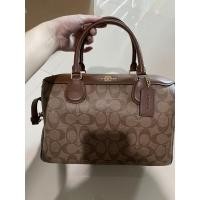 ราคา Coach หมอน 12 นิ้ว มือ✌ของแม่ค้า แท้1ล้าน% (10755042026)