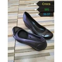 ราคา ส่งฟรีรองเท้าคัทชู Crocs มือสอง ไซด์ W6/36-37 (9173560919)