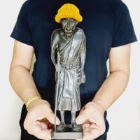 ราคา รูปหล่อหลวงปู่หมุน วัดบ้านจาน ยืนถือไม้เท้า รุ่นอรหันต์100ปี พร้อมหมวกไหมพรมถัก สูง28ซม.เนื้อโลหะผสม หลวงปู่ปลุกเสก (13124038106)