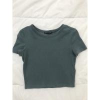 ราคา ส่งต่อ ! เสื้อครอปzara สีเขียวเข้มไซซ์ S (9830217750)