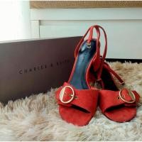ราคา ส้นสูงกำมะหยี่ charles & keith แท้ 100% (11220291087)