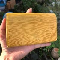 ราคา Used Lv Wallet ใบกลาง รับประกันแท้ 100% (926924501)