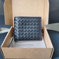 ราคา กระเป๋าสตางค์ผู้ชาย แบบใบสั้น สีดำ ใส่การ์ดได้ 8 ช่อง แบรนด์ Bottega Veneta 8 cards (15482572466)