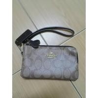 ราคา กระเป๋ามือสอง คล้องมือ coach ขนาด 6 นิ้ว 2ซิป (8638156776)