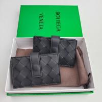 ราคา กระเป๋าสำหรับเก็บการ์ดสีดำ Card Holder แบรนด์ Bottega Veneta รุ่น Woven Leather Accordion Intrecciato (15795789964)