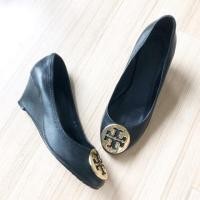 ราคา รองเท้ามือสองTory Burch s.37.5-38 authentic% สวยใหม่มาก (2702690255)