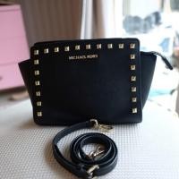 ราคา ขาย Michael Kors มือสองหนังแคนวาส มีสายยาว ไซร์เอส มีร่องรอยอะไหล่ถลอก ไม่มีผลต่อการใช้งาน หนังยังแข็ง กระเป๋าไม่มีรอย (1668839385)