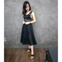 ราคา -Dress ยาวคลุมเข่า ตัวเสื้อลูกไม้สีดำลายฉลุทั้งตัว สายเี่ยว (2000744687)