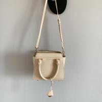 ราคา Charles&Keith Classic Top Handle Bag (Midium Size) (5333797909)
