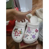 ราคา ส่งต่อcrocsสีขาวแถมจิบบิทไปให้เลยนะคะขนาดw7ของแท้นะคะเราสั่งมาในออนไลน์ของpomeloมีถุงกับป้าย (22246988308)