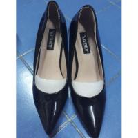 ราคา รองเท้าส้นสูงมือสอง สภาพดีมาก พร้อมส่ง ไซซ์ 37 (1351825747)
