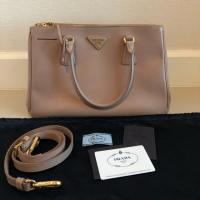 ราคา Prada saffiano 30 สี Camco ไซต์30 แท้ 100% สภาพดี ถุงผ้า สาย การ์ด หัวซิปทองอร่าม (2605799522)