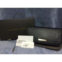 ราคา กระเป๋าสตางค์ผู้หญิง ยี่ห้อ Charles & Keith Long Wallet แท้ (มือสอง) (8554588756)