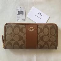 ราคา Coachแท้ กระเป๋าสตางค์ใบยาวซิปรอบสีน้ำตาลอ่อน (1222784362)