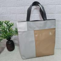 ราคา กระเป๋าถือ สะพาย วัสดุทำจากผ้าใบหนา แนวๆ Freitag ใหม่เลย กว้าง 15 สูง 15 ก้น 4 นิ้ว ราคา 250 บาท ส่งฟรี (17526474740)