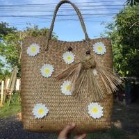 ราคา กระเป๋าสานกระจูดทะเลน้อยลายดอกเดซี่ แถม พวงกุญแจรูปปลา (7748224548)