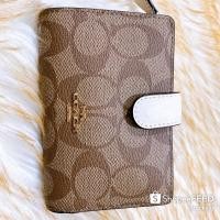 ราคา กระเป๋าสตางค์ Coach ของแท้ กากีขาว F23553 ใบขนากกลาง แบบสองพับ พร้อมส่งไทย (8739518437)