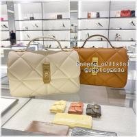 ราคา Charles&keith กระเป๋าสะพายข้าง รุ่น Anwen Quilted Top Handle Bag : CK2-50271199 แท้จากชอป 100% (22579810781)