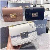ราคา กระเป๋า Charles & Keith รุ่น Quilted Push-Lock Chain-Handle Bag : CK2-80701360 แท้จากชอป พร้อมถุงกระดาษ (19494860112)