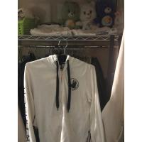 ราคา Body glove สีขาวดำ รอบอก21.5ครับ สินค้ามือ2มีตำหนิ สีชมพูตกใส่ตามตะเข็บ มีเปื้อน1จุด ซักออกครับ ไม่มีขาด รู หรือย้วยครับ (16298721999)