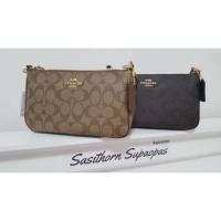 ราคา Coach Top Handle Signature Pouch (1466097740)