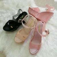 ราคา รองเท้าส้นตึก รัดส้น สูง 4 นิ้ว นิ่ม เบา ใส่สบายเท้าค่ะ (9510532354)