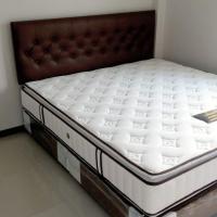 ราคา เตียง 6 ฟุตพร้อมที่นอนสปริงเสริมฟองอัดหนา 12 นิ้ว (1914462678)