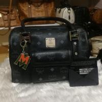 ราคา กระเป๋าmcm ของแท้​ size 10นิ้วสภาพดี​ มีการ์ด​ หูจับยาแนวเต็ม ทรงยวบนิดตามรูป (3706857067)