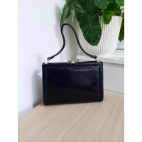 ราคา กระเป๋ามือสอง กระเป๋าถือ หนังเงา พิมพ์ลายหนังงู ทรงถือ ทรงกล่อง อะไหล่สีทองมีรอย (22483341753)