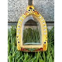 ราคา กรอบพระ ตลับพระ พระซุ้มกอ (พระกำแพงซุ้มกอ) ขนาดใหญ่ กรอบพระซุ้มกอ เงินชุบทองลงยา ขนาด กว้าง 2.7 สูง 3.7 ซ.ม (14343022304)