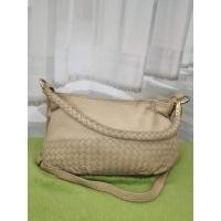 ราคา กระเป๋าหนังแท้คล้องไหล่ได้ ครอสบอดี้ได้ มือสองยี่ห้อ Pierre cardin สีน้ำตาลกากี (12658940760)