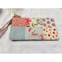 ราคา กระเป๋าสตางค์คล้องมือ Cath Kidston ลาย Cottage Patchwork ของแท้ (3693062380)