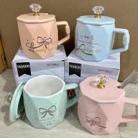 ราคา AB001 แก้วกาแฟแก้วน้ำเซรามิค มีฝาปิด พร้อมที่จับ สไตล์ญี่ปุ่น สีพาสเทล 320ml (20234136658)