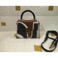 ราคา Charles And Keith กระเป๋าสะพายข้าง (14364641976)