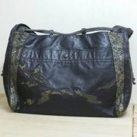 ราคา กระเป๋าสะพายหนังแท้ผสมหนังงู สินค้าญี่ปุ่นมือสอง (1038706283)