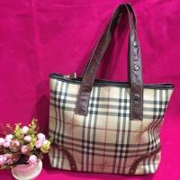 ราคา กระเป๋าถือลาย Burberry สวยๆ (1152365374)