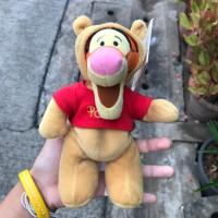 ราคา ตุ๊กตาทิกเกอร์Tigger แต่งชุดพูห์ ป้ายห้อย งานDisney store (3240363057)