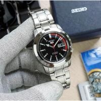 ราคา SEIKO 5 Automatic รุ่น SNKK31K1 นาฬิกาข้อมือผู้ชาย สายแสตนเลสสีเงิน หน้าปัดสีดำ/แดง -ของแท้ 100% รับประกันสินค้า1ปีเต็ม (15196134260)