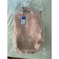 ราคา กระเป๋าเป้สะพายหลัง 3D Adidas ของแท้ สีสวย (7533678952)